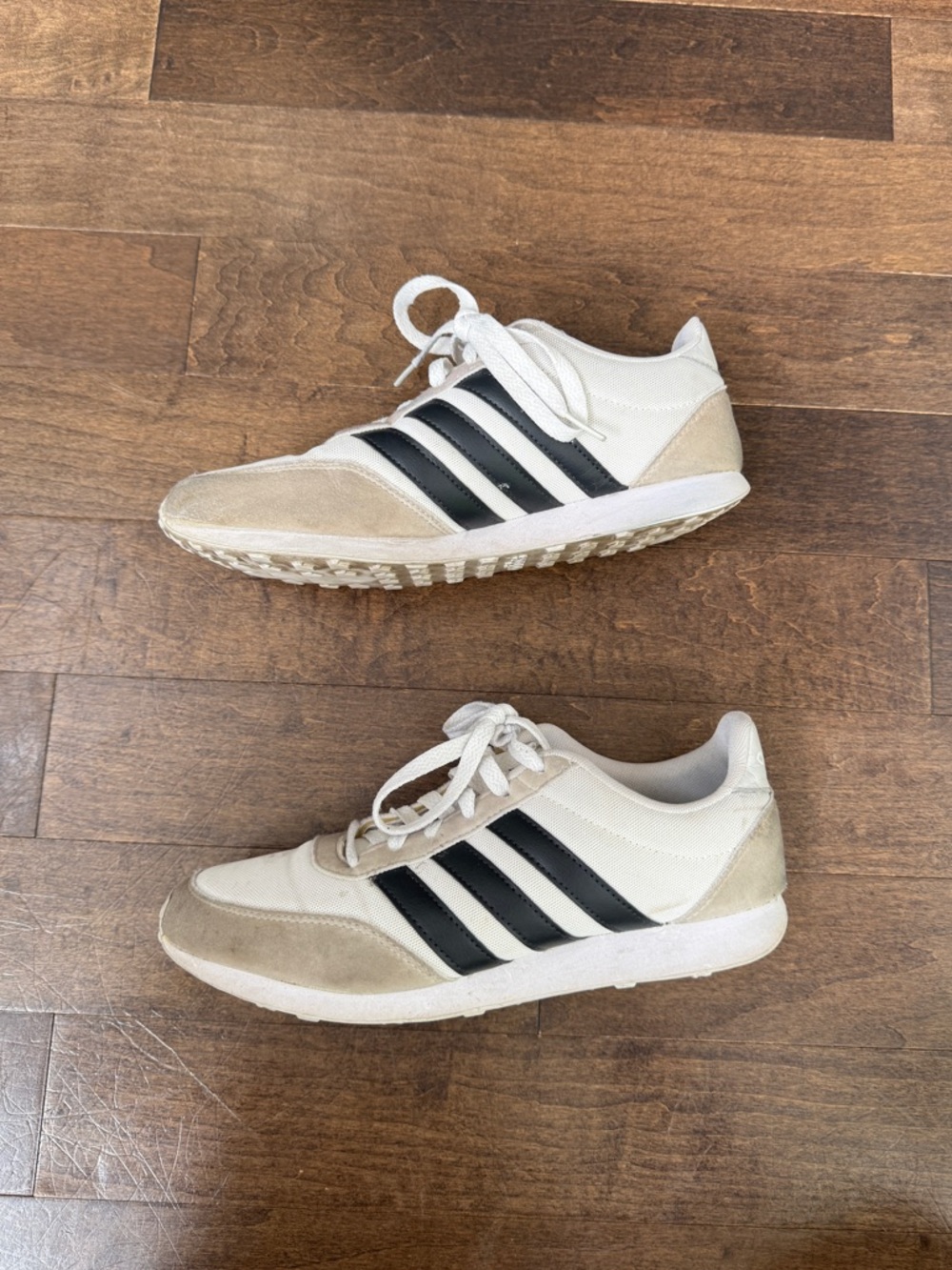 Adidas black and white casual sneaker shoe size women’s 8